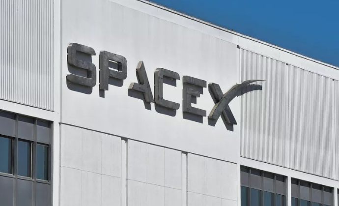 据报道，SpaceX目前至少有12名员工在隔离区